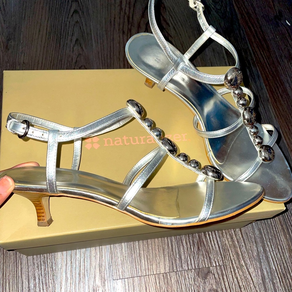 Naturalizer Silver size 8.5 kitten heel sandals